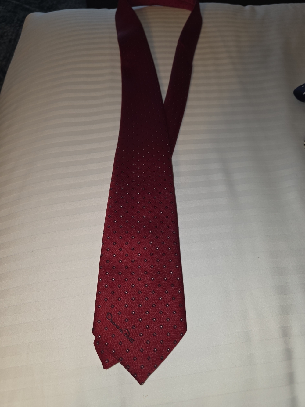 Oscar de la Renta Burgundy Silk Tie with Navy Microdots
